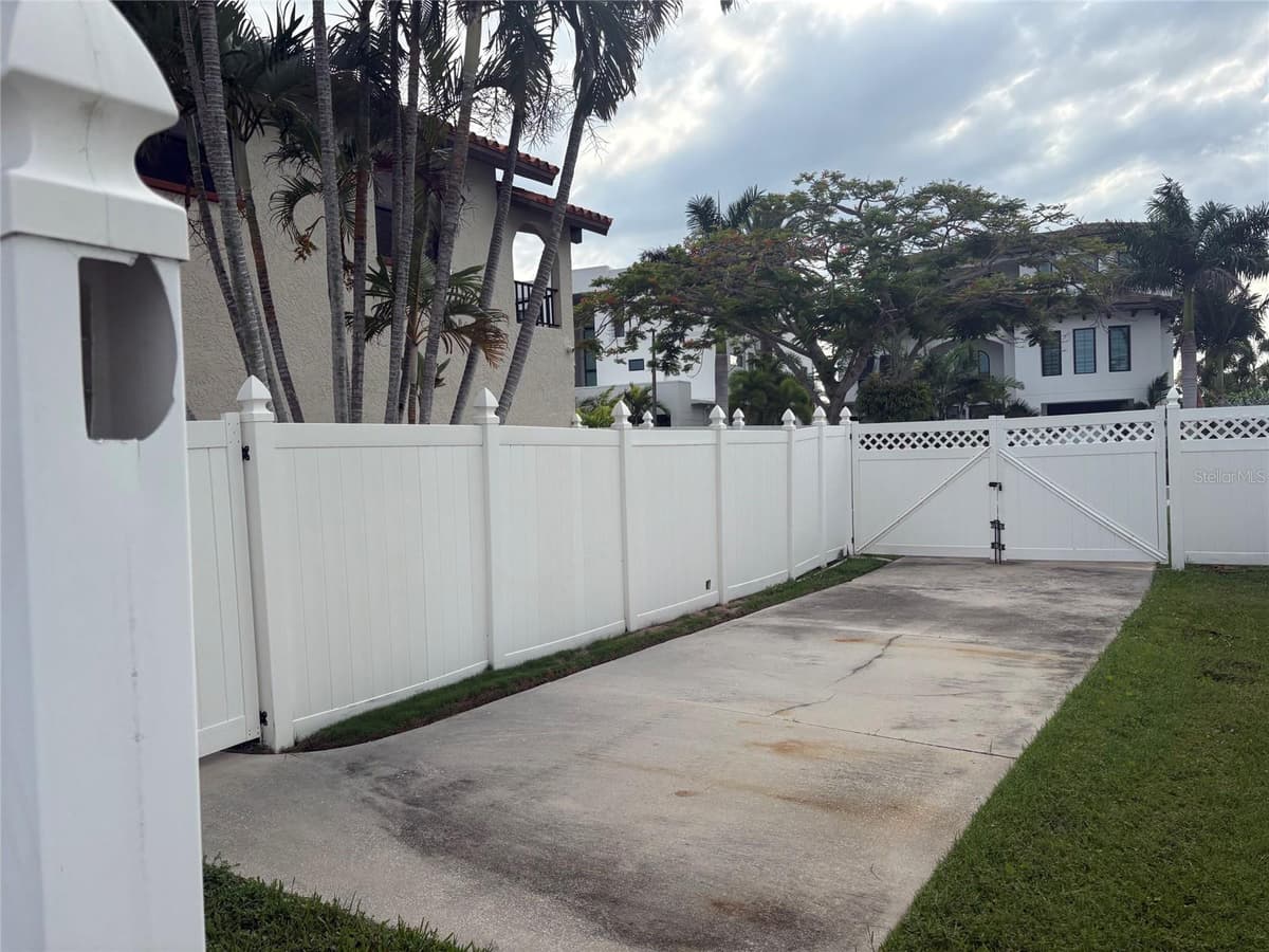 15810 REDINGTON DRIVE — photo 33 of 43