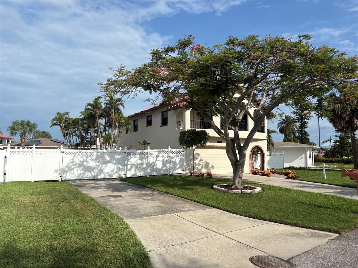 15810 REDINGTON DRIVE — photo 32 of 43