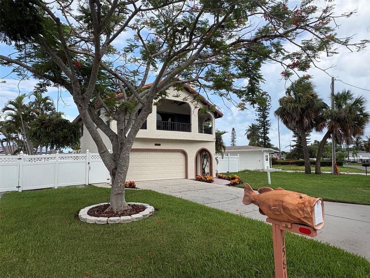15810 REDINGTON DRIVE — photo 42 of 43