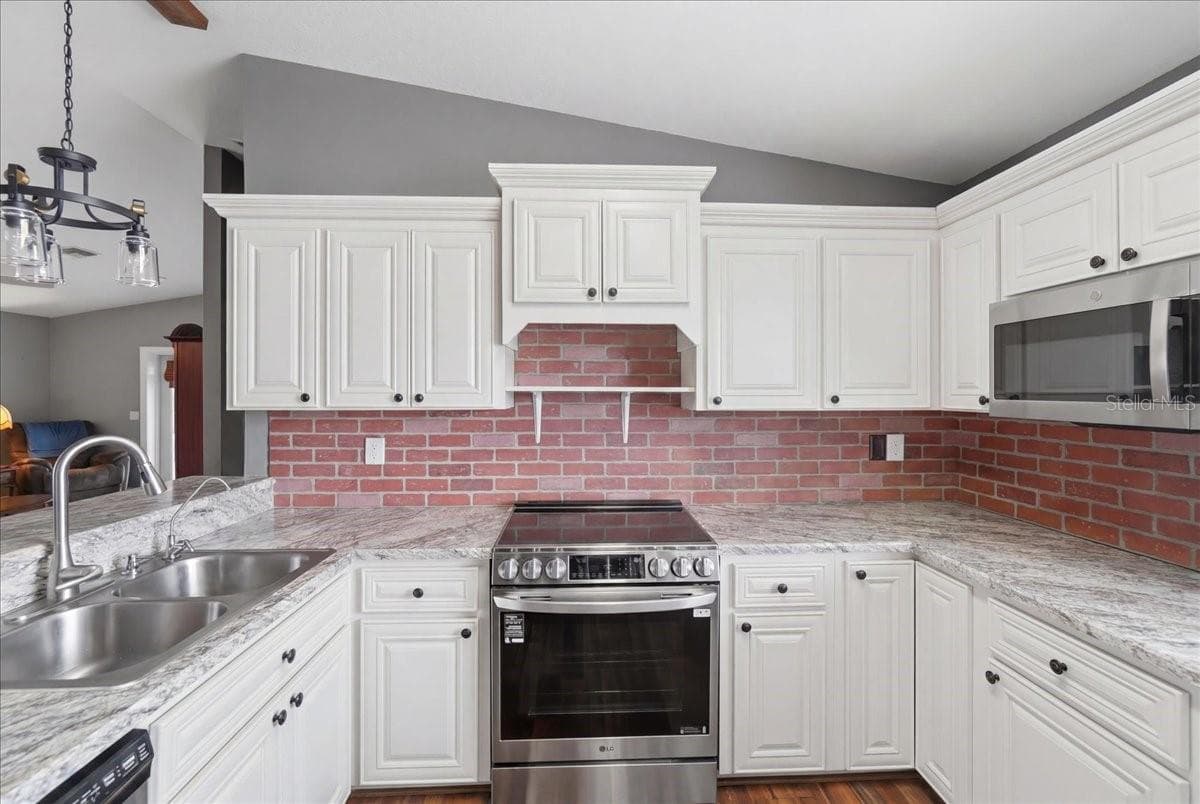 115 SEMINOLE ROAD — photo 13 of 43