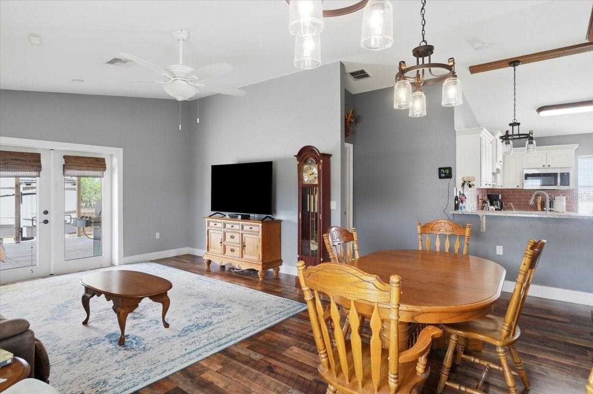 115 SEMINOLE ROAD — photo 10 of 43