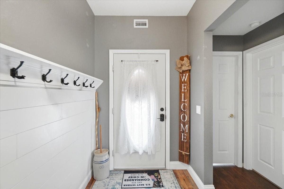115 SEMINOLE ROAD — photo 4 of 43