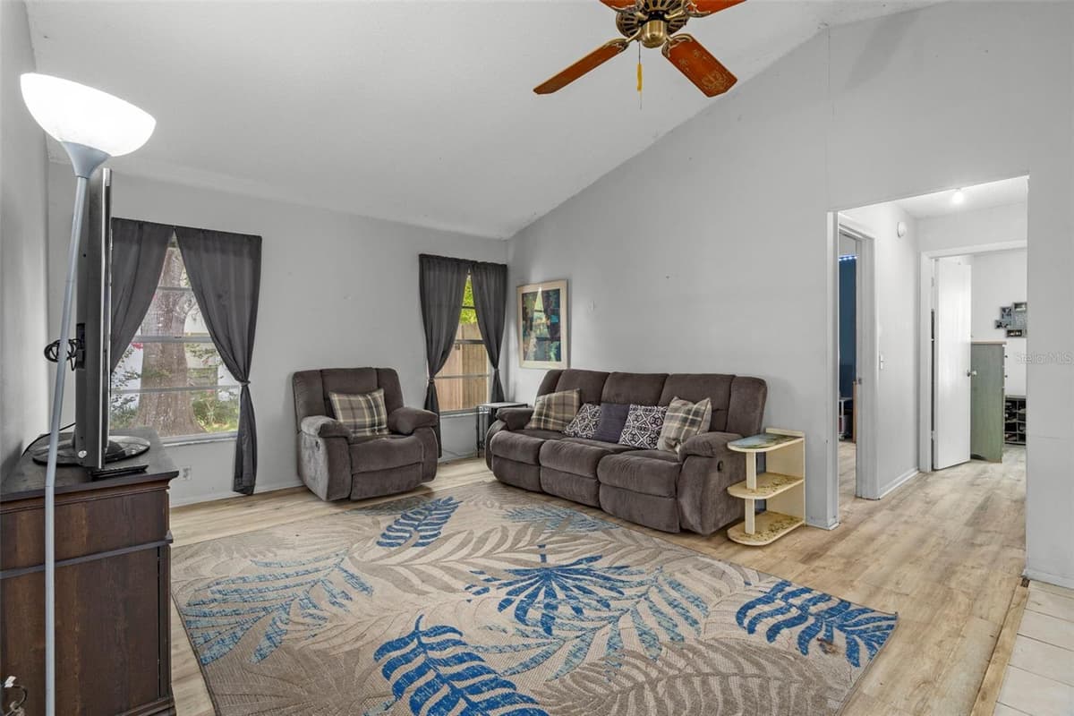 14058 SULLIVAN STREET — photo 4 of 33
