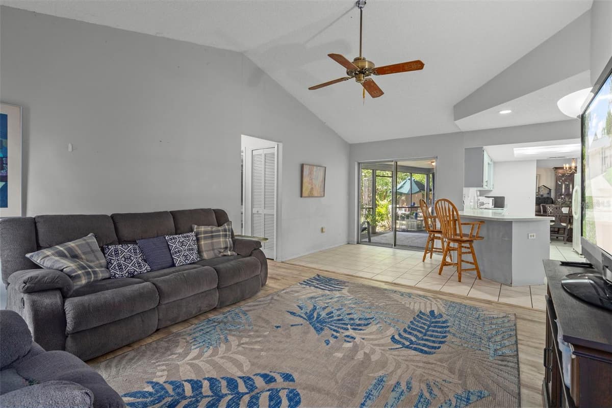 14058 SULLIVAN STREET — photo 5 of 33