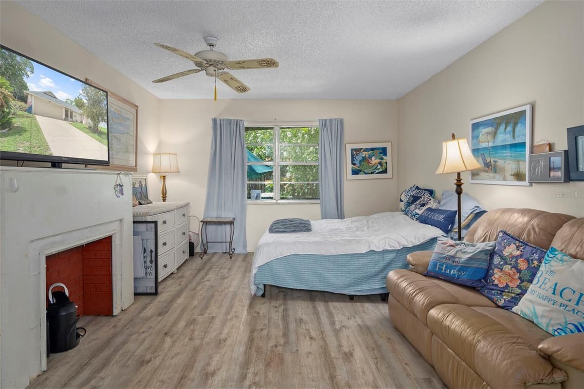 14058 SULLIVAN STREET — photo 22 of 33