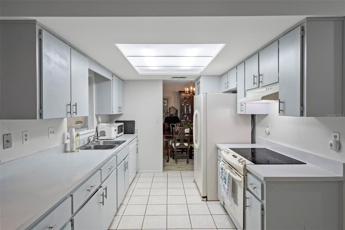 14058 SULLIVAN STREET — photo 9 of 33