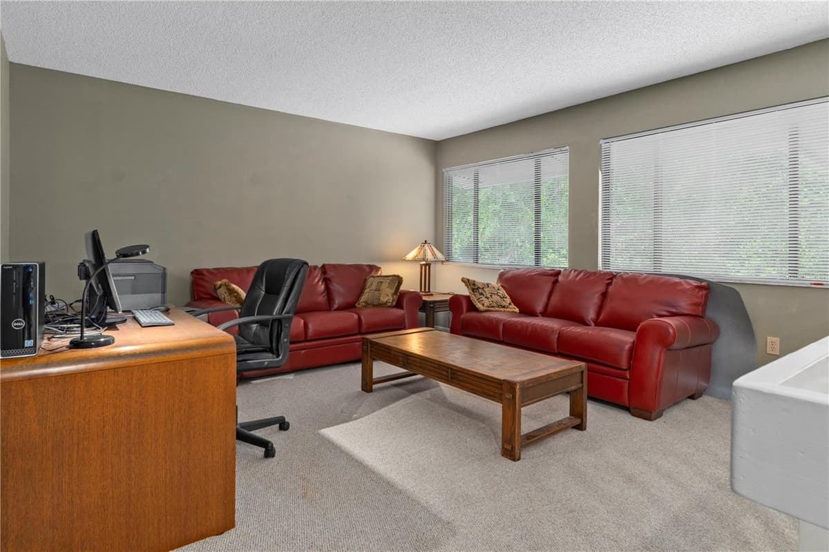 10 SYCAMORE COURT — photo 26 of 74
