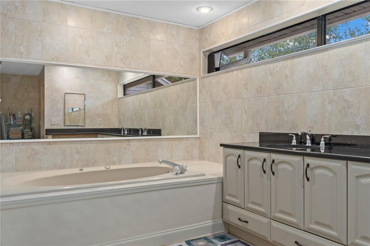 10 SYCAMORE COURT — photo 14 of 74