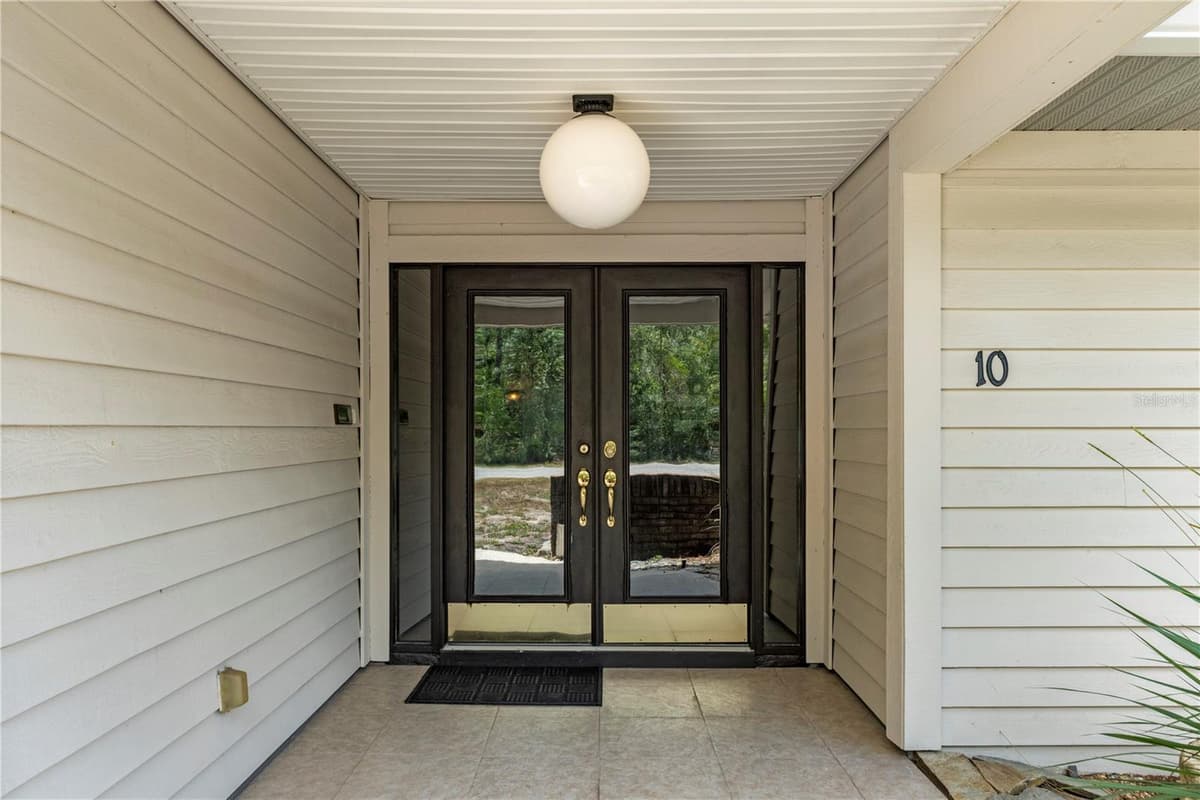 10 SYCAMORE COURT — photo 4 of 74