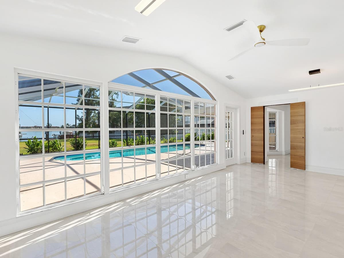 396 BAYSHORE DRIVE — photo 19 of 37