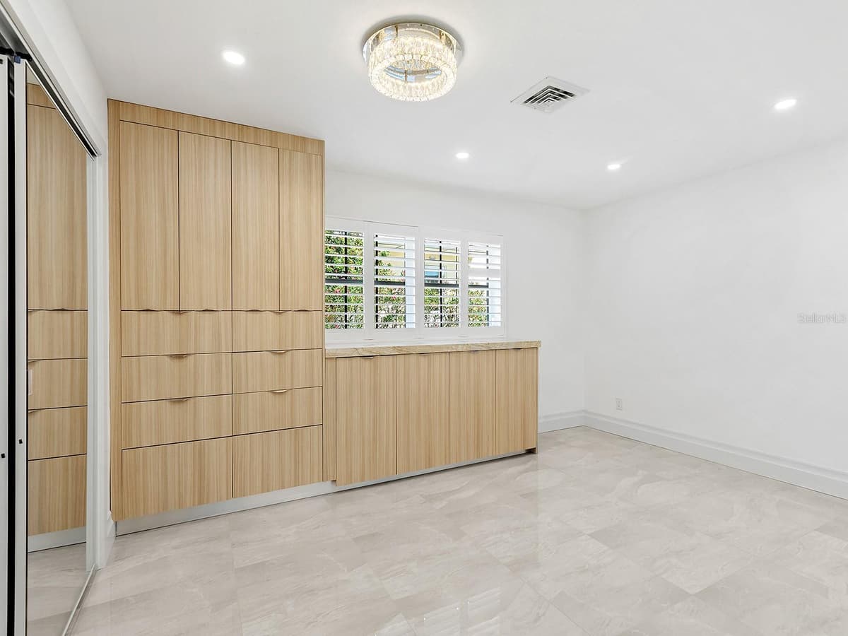 396 BAYSHORE DRIVE — photo 16 of 37