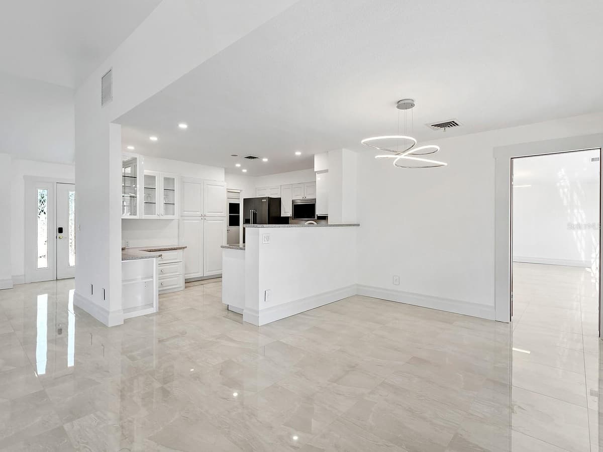 396 BAYSHORE DRIVE — photo 12 of 37