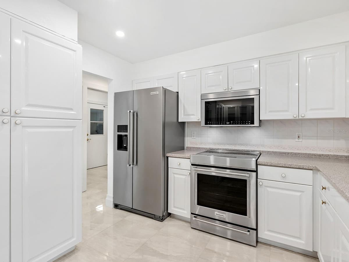 396 BAYSHORE DRIVE — photo 13 of 37