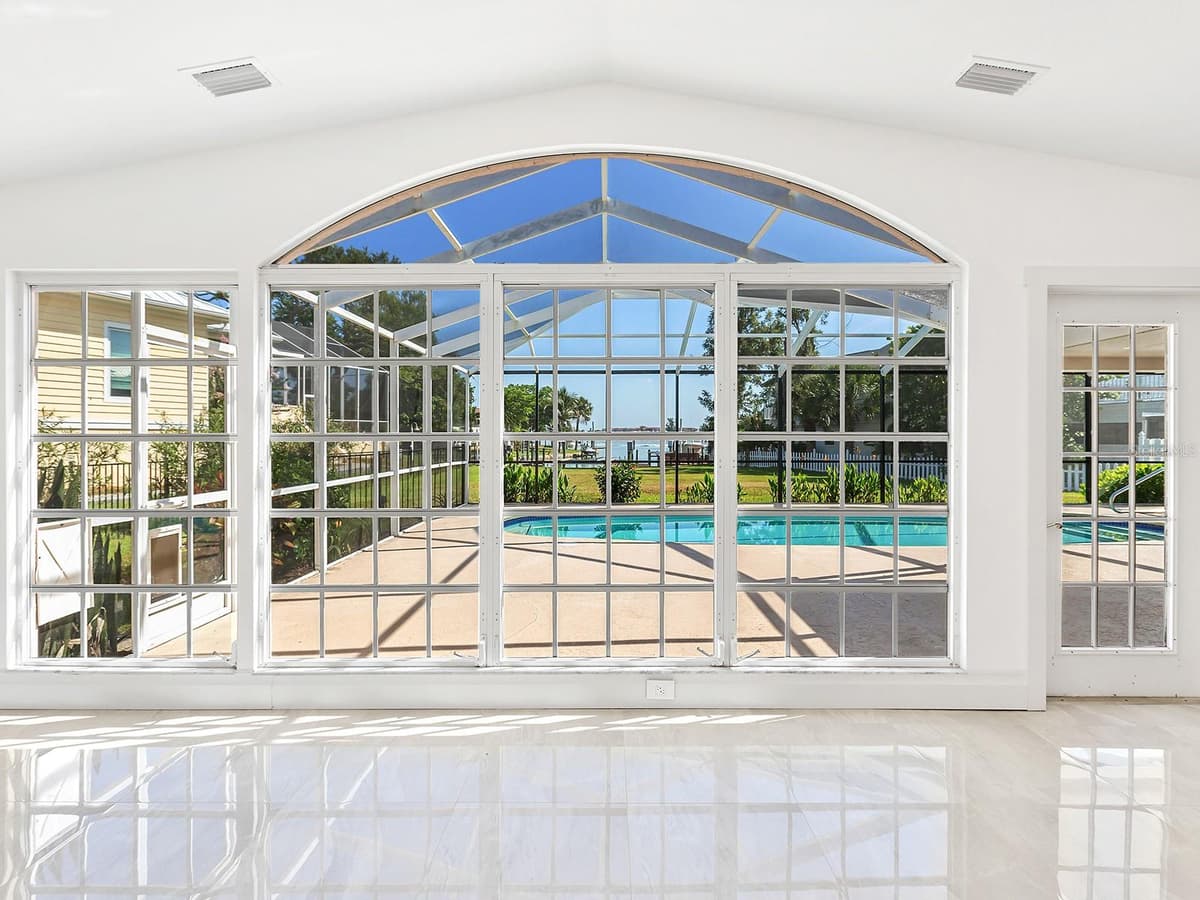 396 BAYSHORE DRIVE — photo 17 of 37