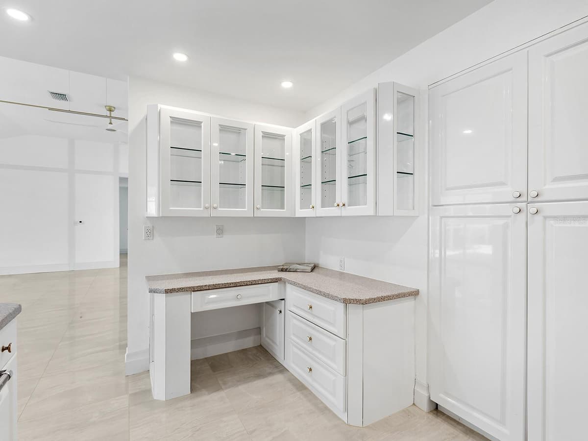 396 BAYSHORE DRIVE — photo 14 of 37