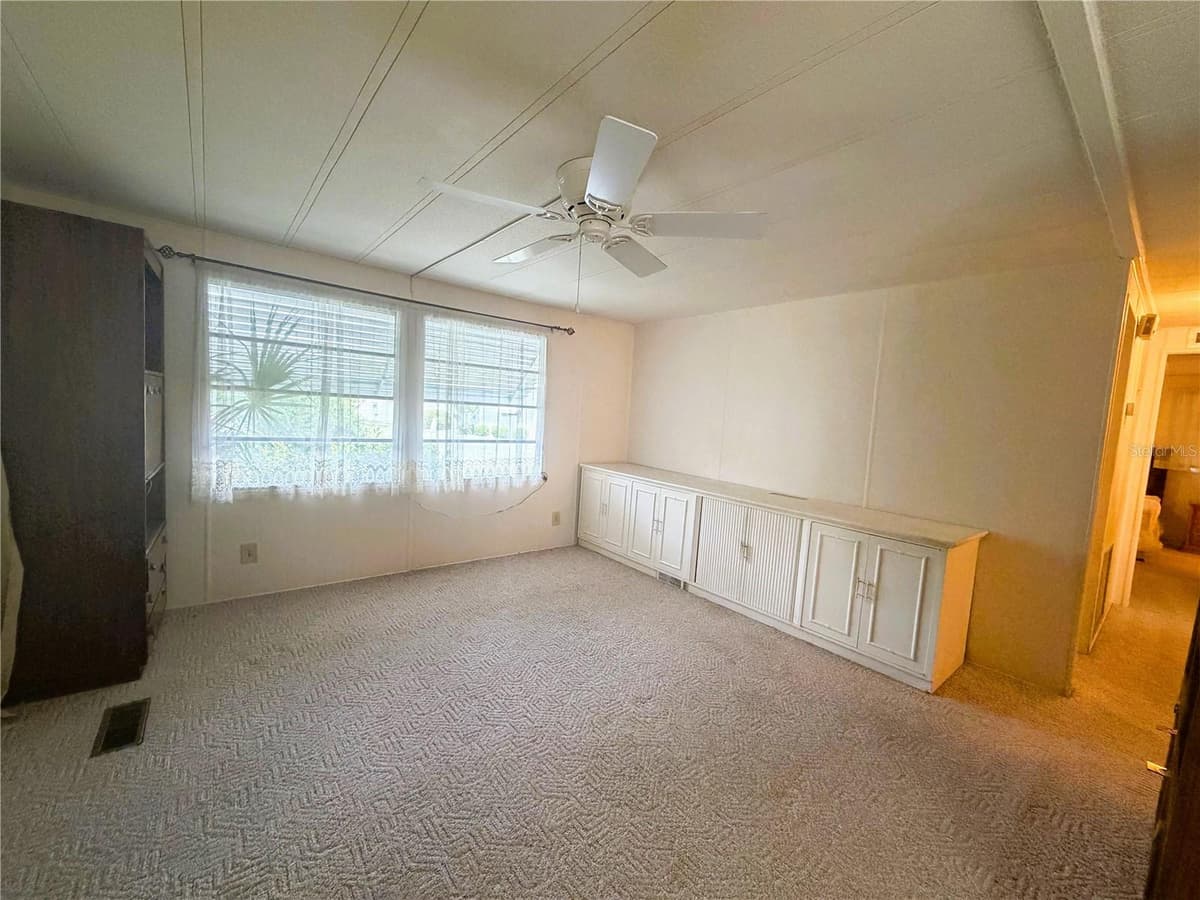 209 JACARANDA DRIVE — photo 11 of 33