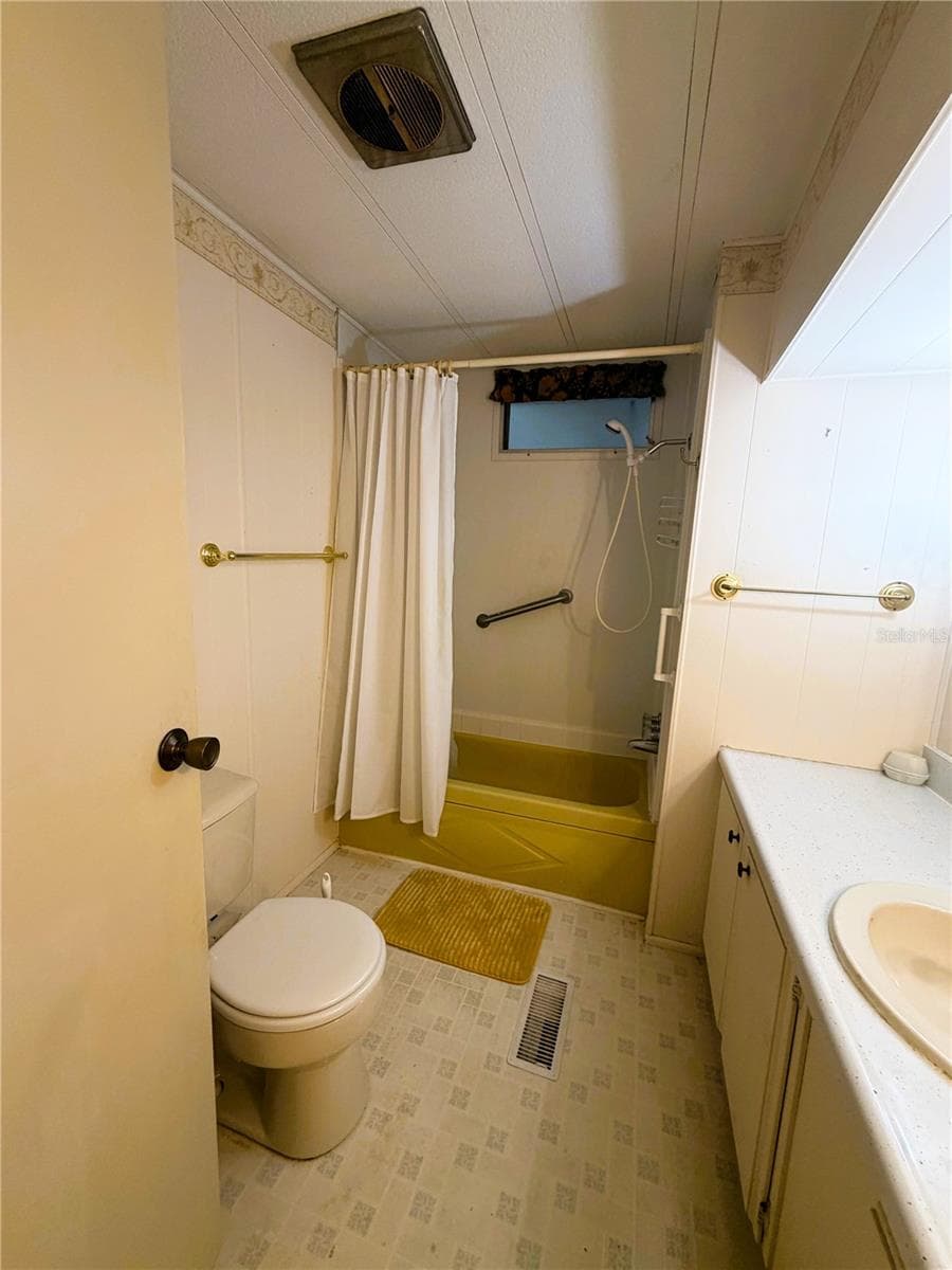 209 JACARANDA DRIVE — photo 17 of 33