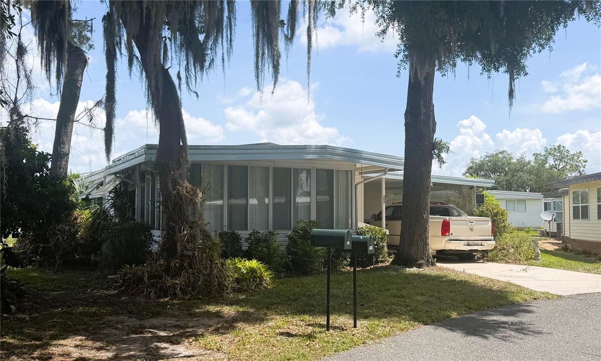209 JACARANDA DRIVE — photo 3 of 33