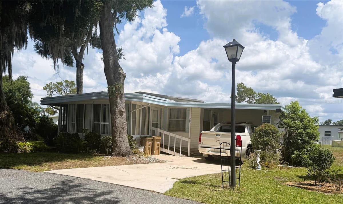 209 JACARANDA DRIVE — photo 2 of 33
