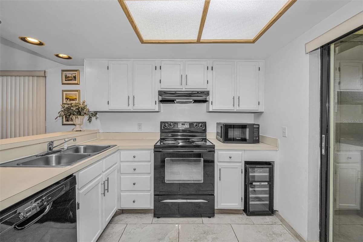 124 WOODLAKE WYNDE — photo 15 of 46