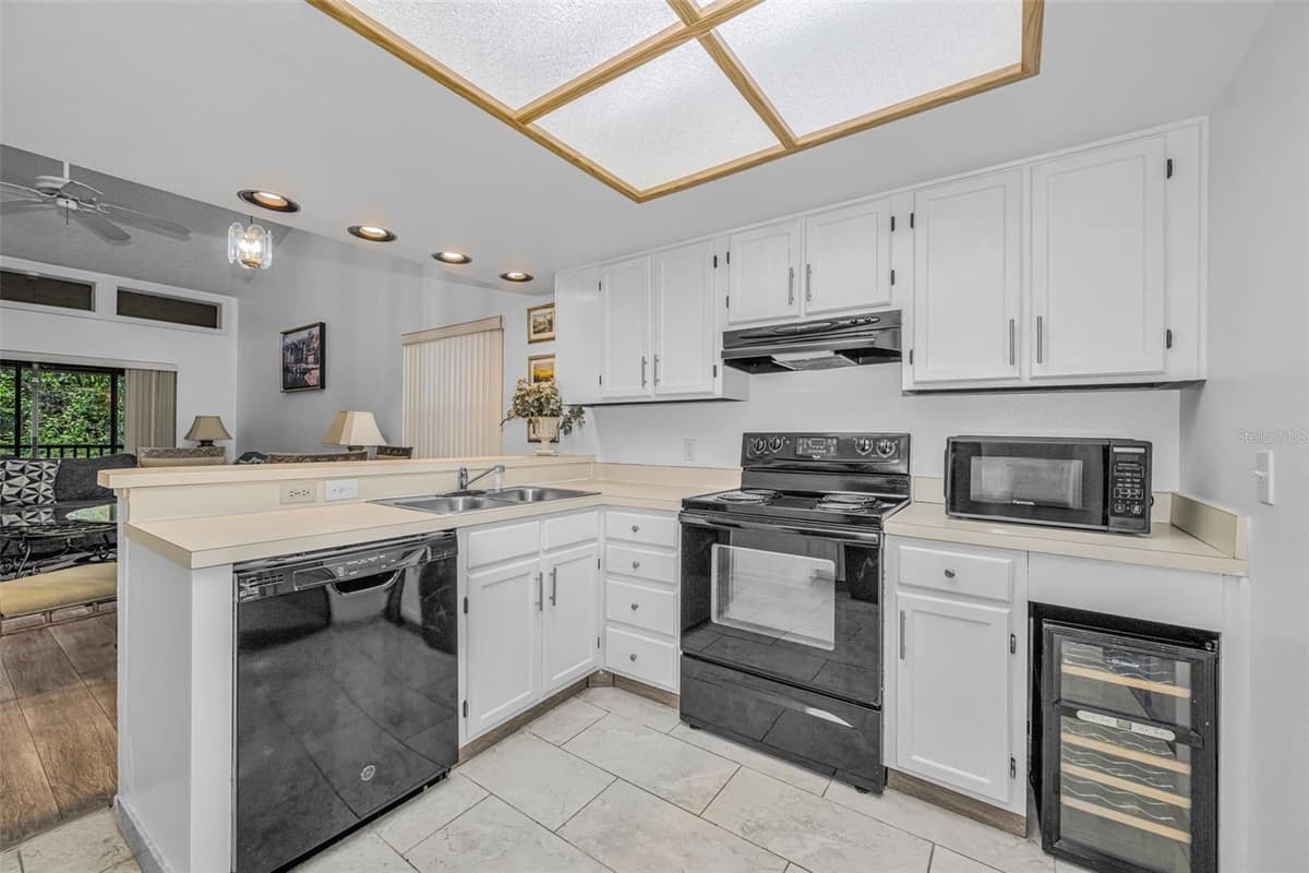 124 WOODLAKE WYNDE — photo 12 of 46