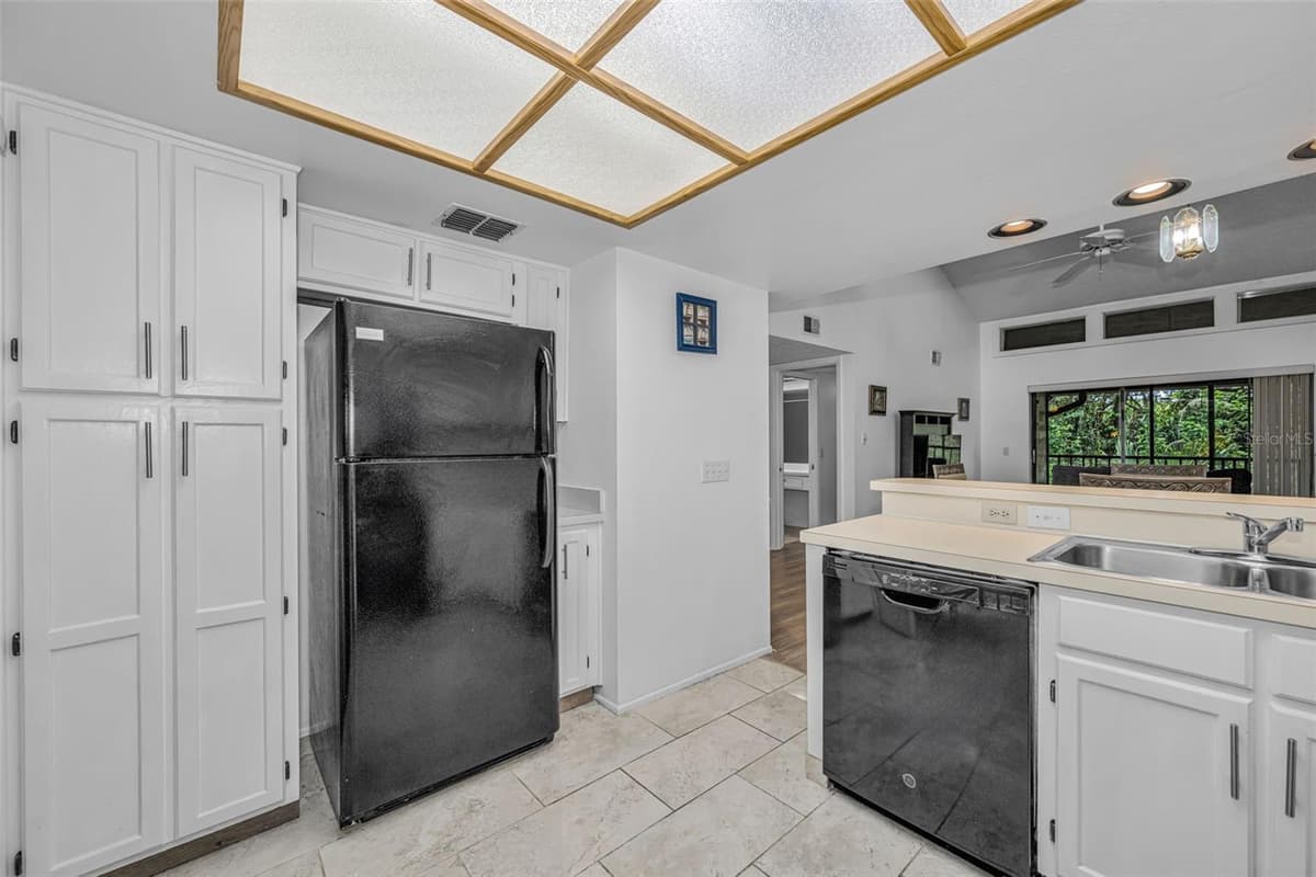 124 WOODLAKE WYNDE — photo 13 of 46