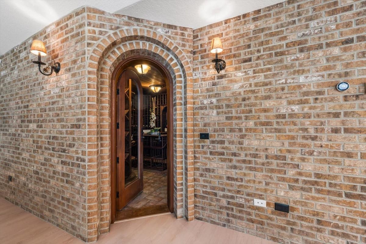 1543 STURBRIDGE COURT — photo 33 of 81