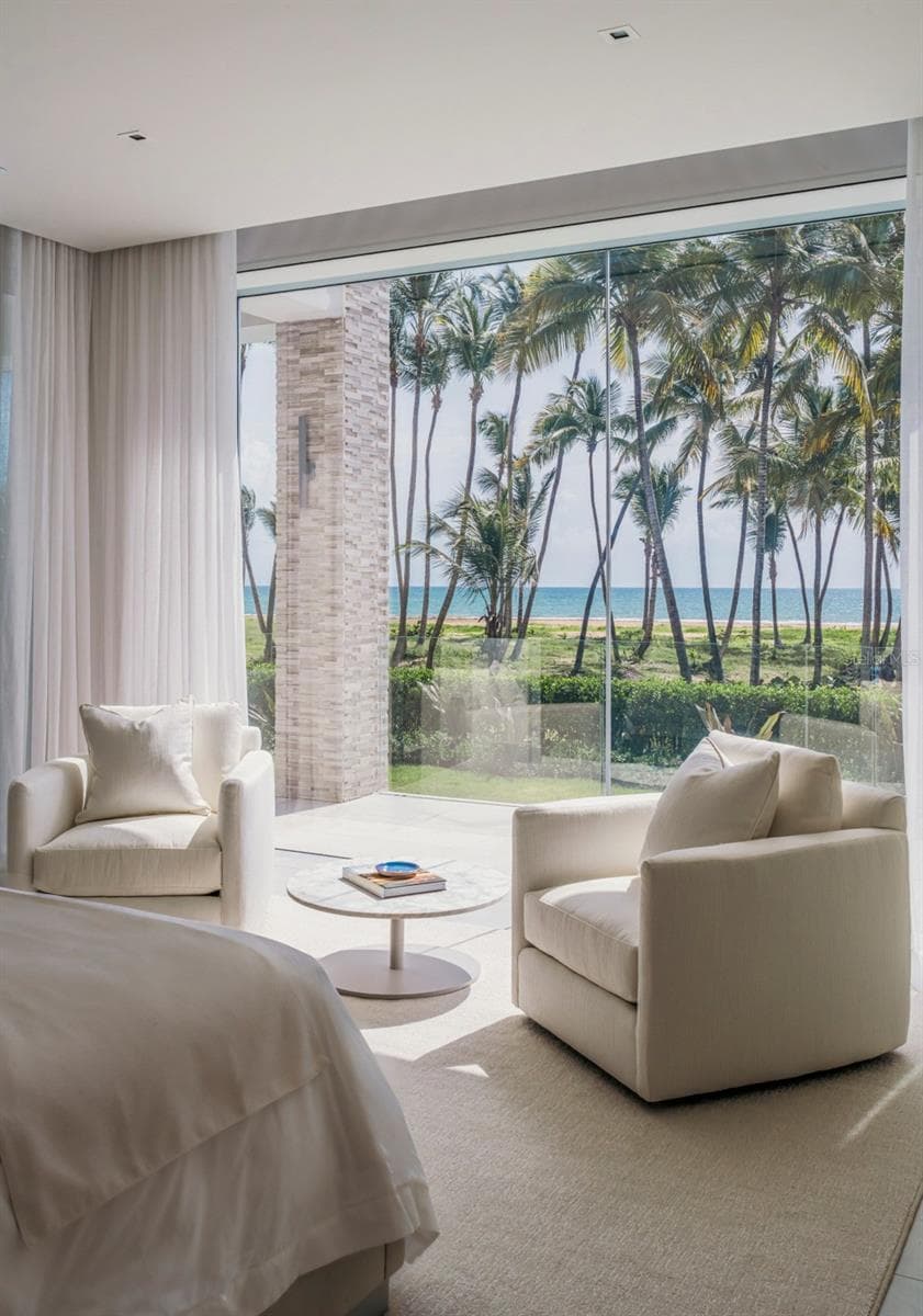 Ocean Drive FOUR SEASONS PRIVATE RESIDENCES — photo 3 of 10
