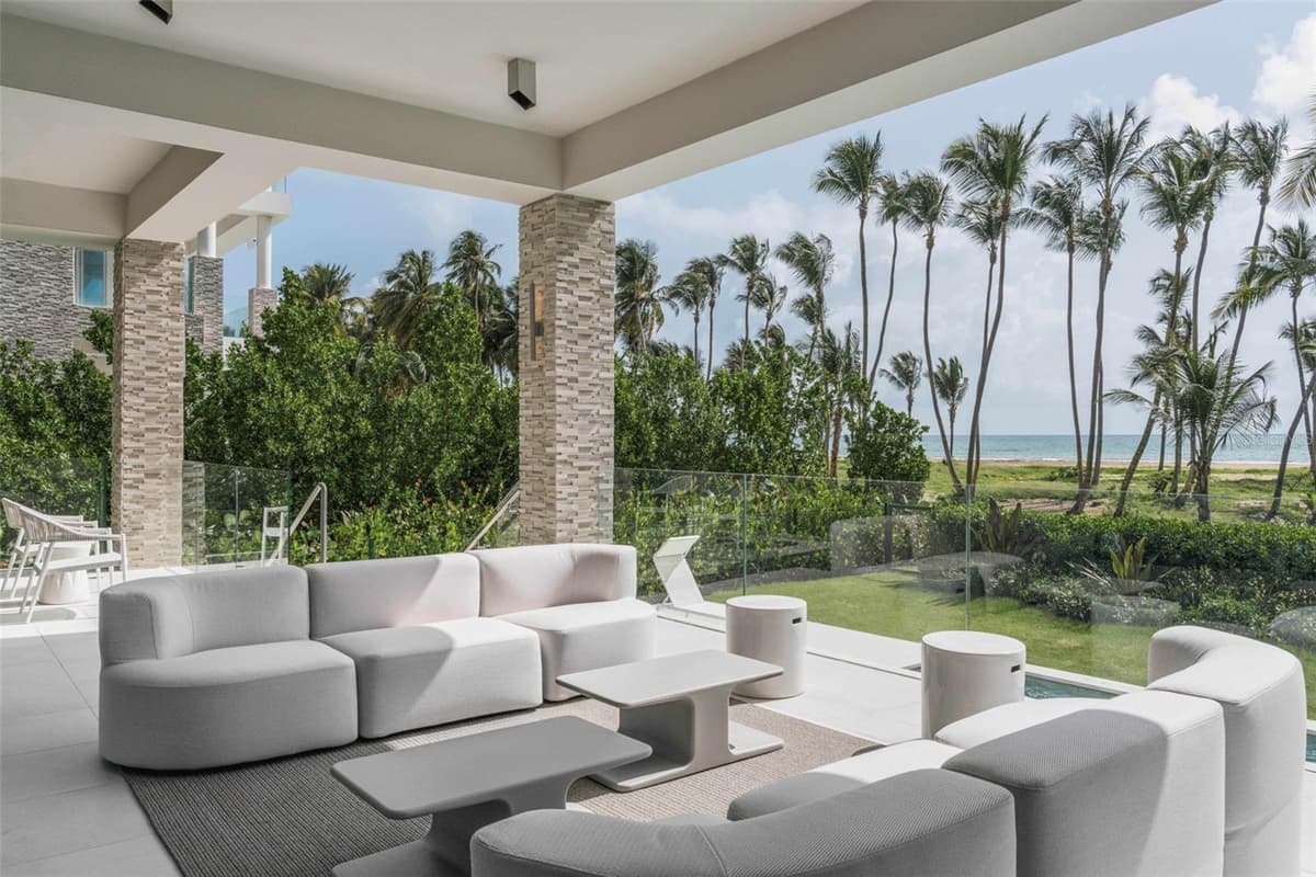 Ocean Drive FOUR SEASONS PRIVATE RESIDENCES — photo 7 of 10