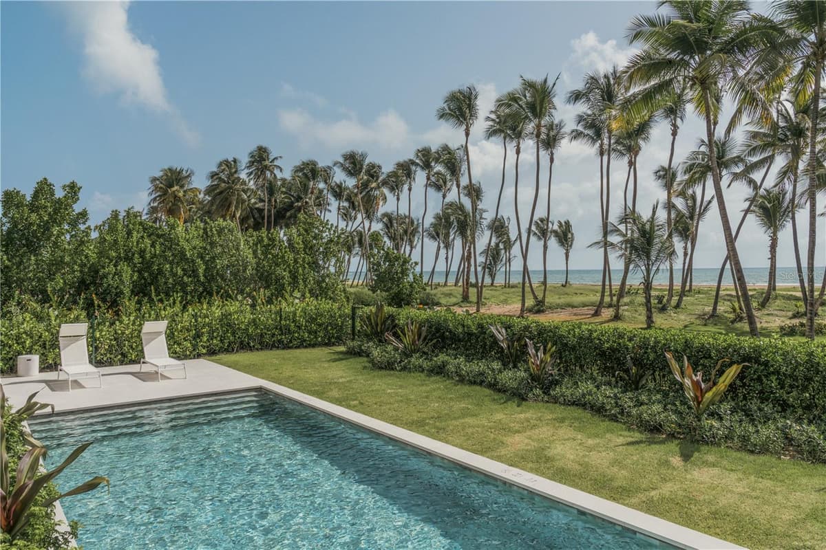 Ocean Drive FOUR SEASONS PRIVATE RESIDENCES — photo 1 of 10