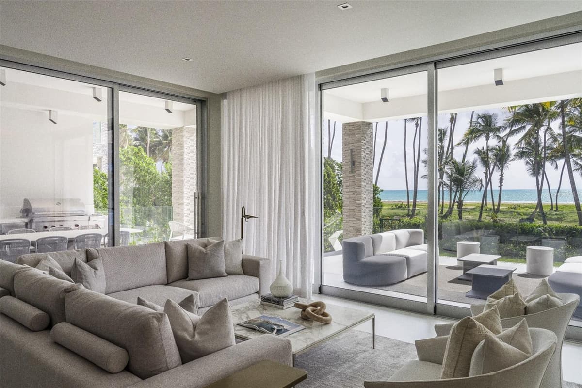 Ocean Drive FOUR SEASONS PRIVATE RESIDENCES — photo 6 of 10