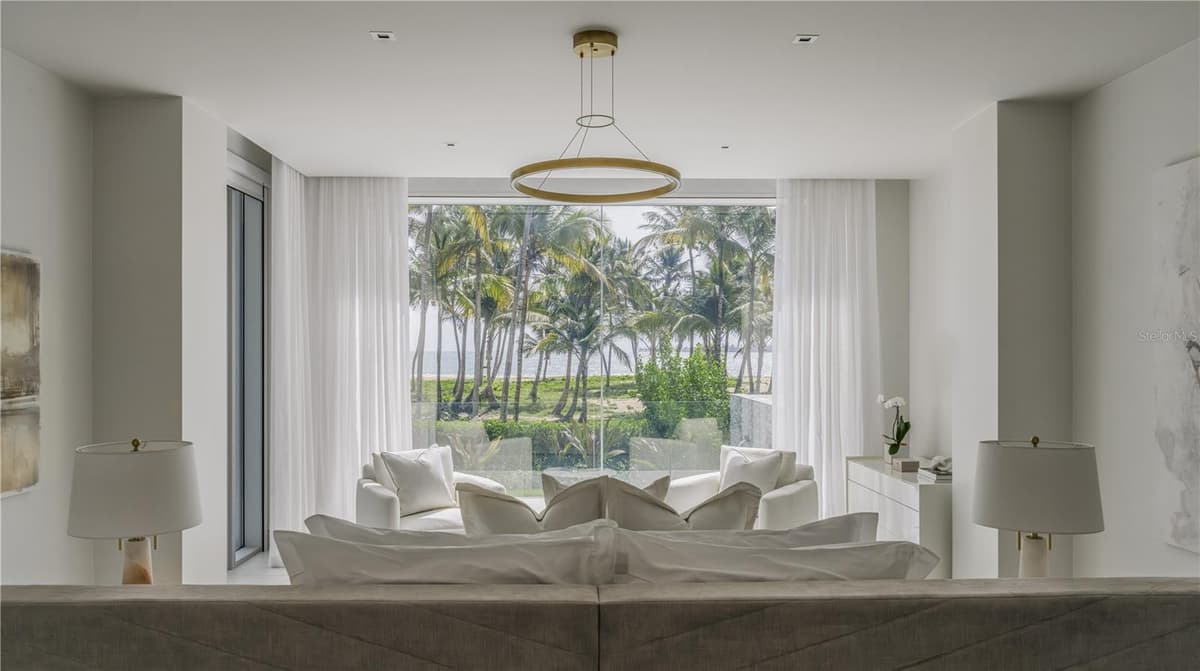 Ocean Drive FOUR SEASONS PRIVATE RESIDENCES — photo 4 of 10
