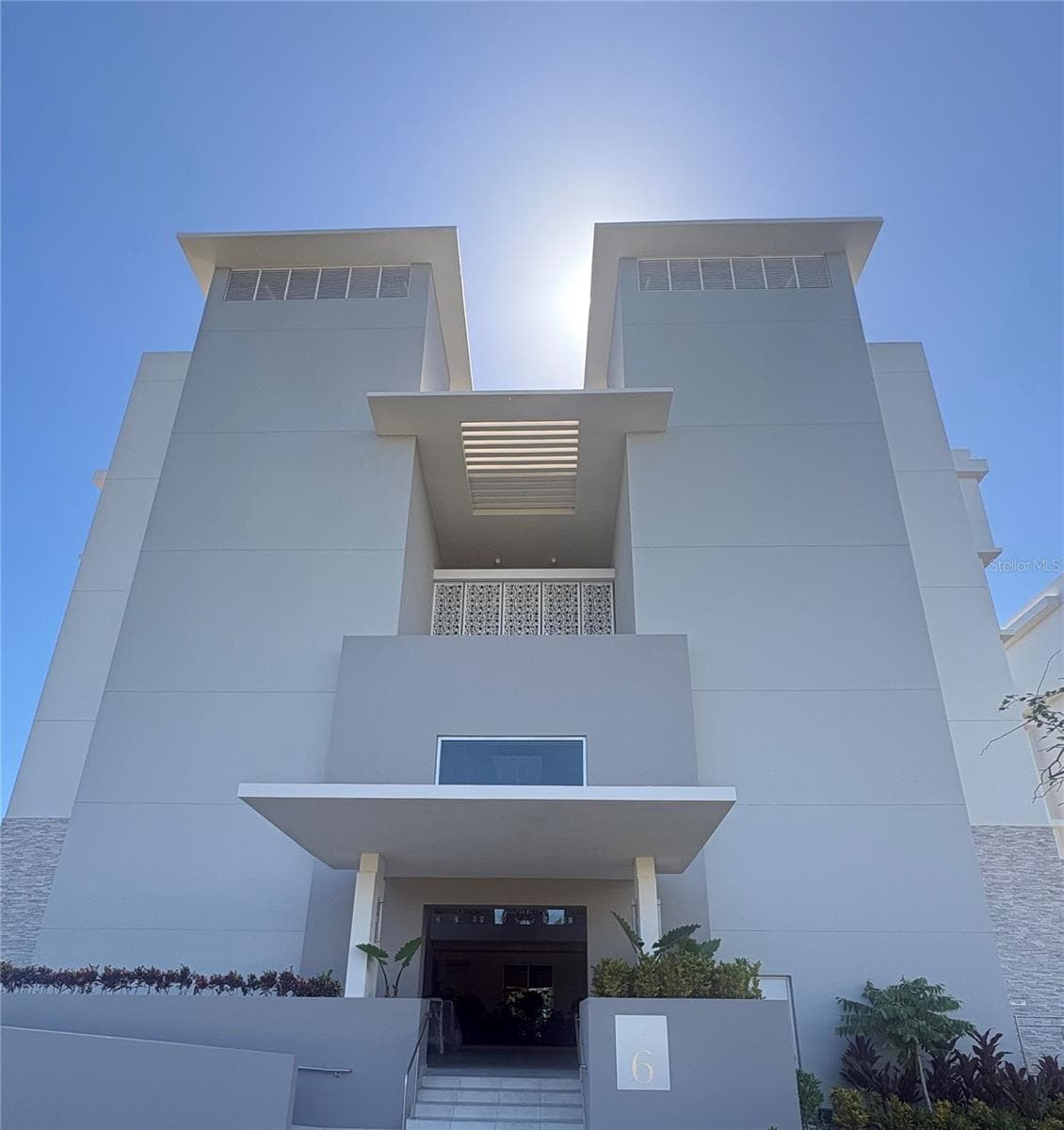 Ocean Drive FOUR SEASONS PRIVATE RESIDENCES — photo 2 of 10