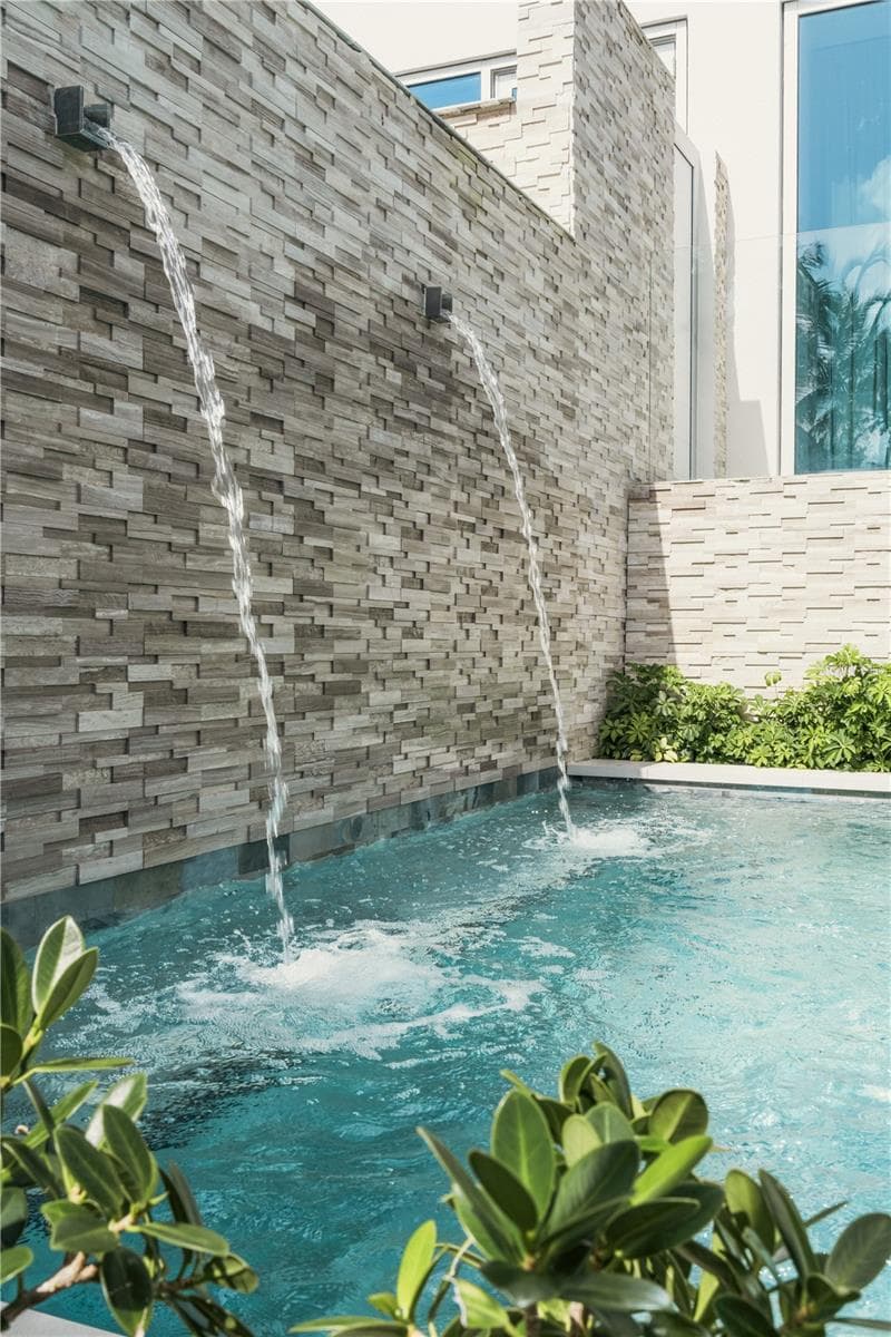 Ocean Drive FOUR SEASONS PRIVATE RESIDENCES — photo 10 of 10
