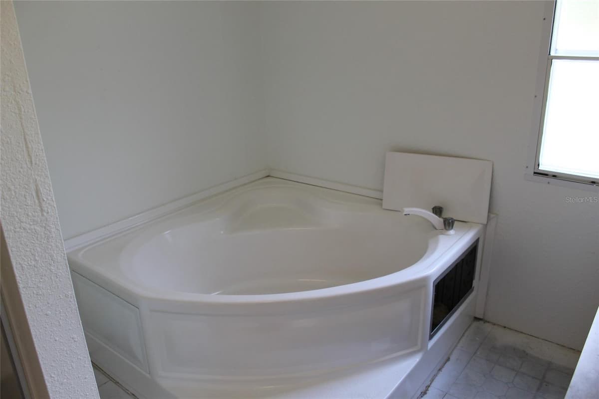 112 JUNIPER DRIVE — photo 29 of 38