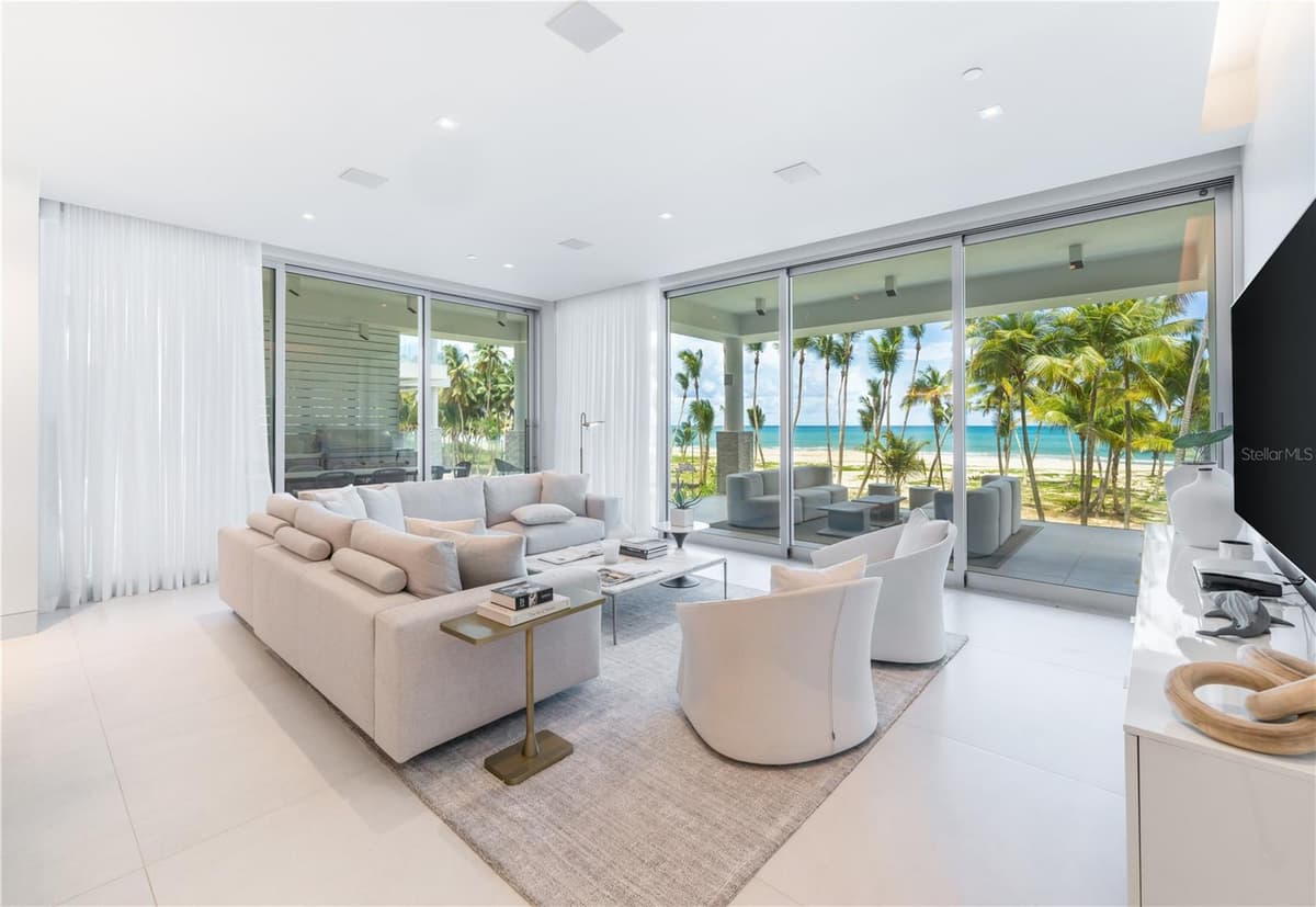 Ocean Drive FOUR SEASONS PRIVATE RESIDENCES — photo 3 of 14