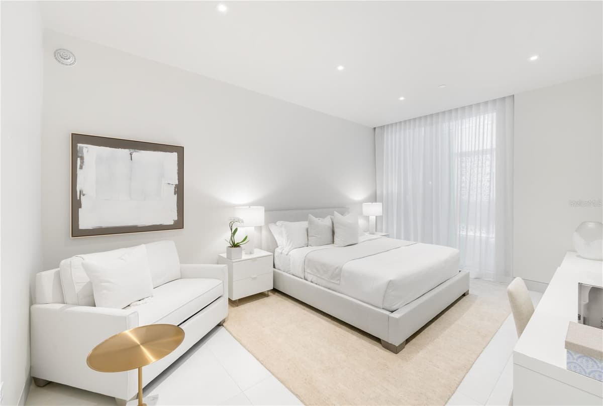 Ocean Drive FOUR SEASONS PRIVATE RESIDENCES — photo 13 of 14