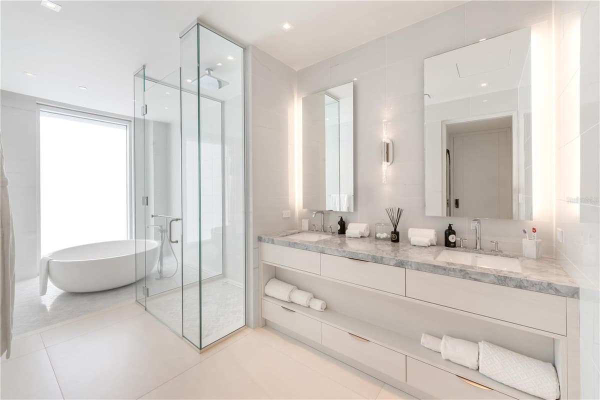 Ocean Drive FOUR SEASONS PRIVATE RESIDENCES — photo 11 of 14