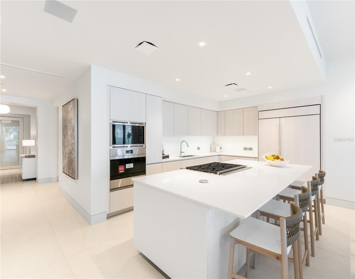Ocean Drive FOUR SEASONS PRIVATE RESIDENCES — photo 5 of 14