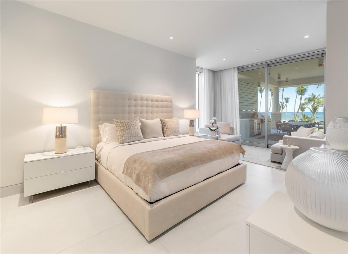 Ocean Drive FOUR SEASONS PRIVATE RESIDENCES — photo 10 of 14