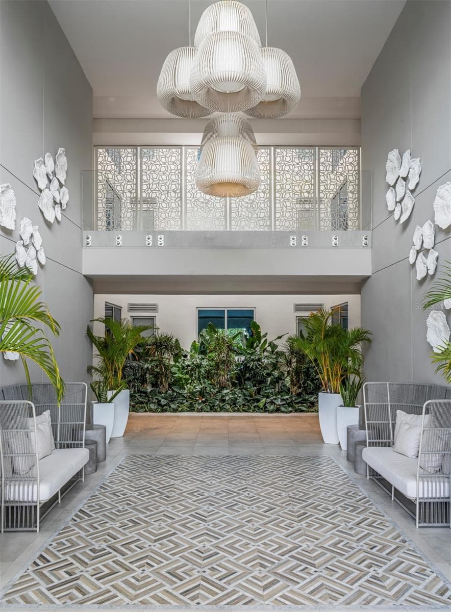 Ocean Drive FOUR SEASONS PRIVATE RESIDENCES — photo 9 of 10