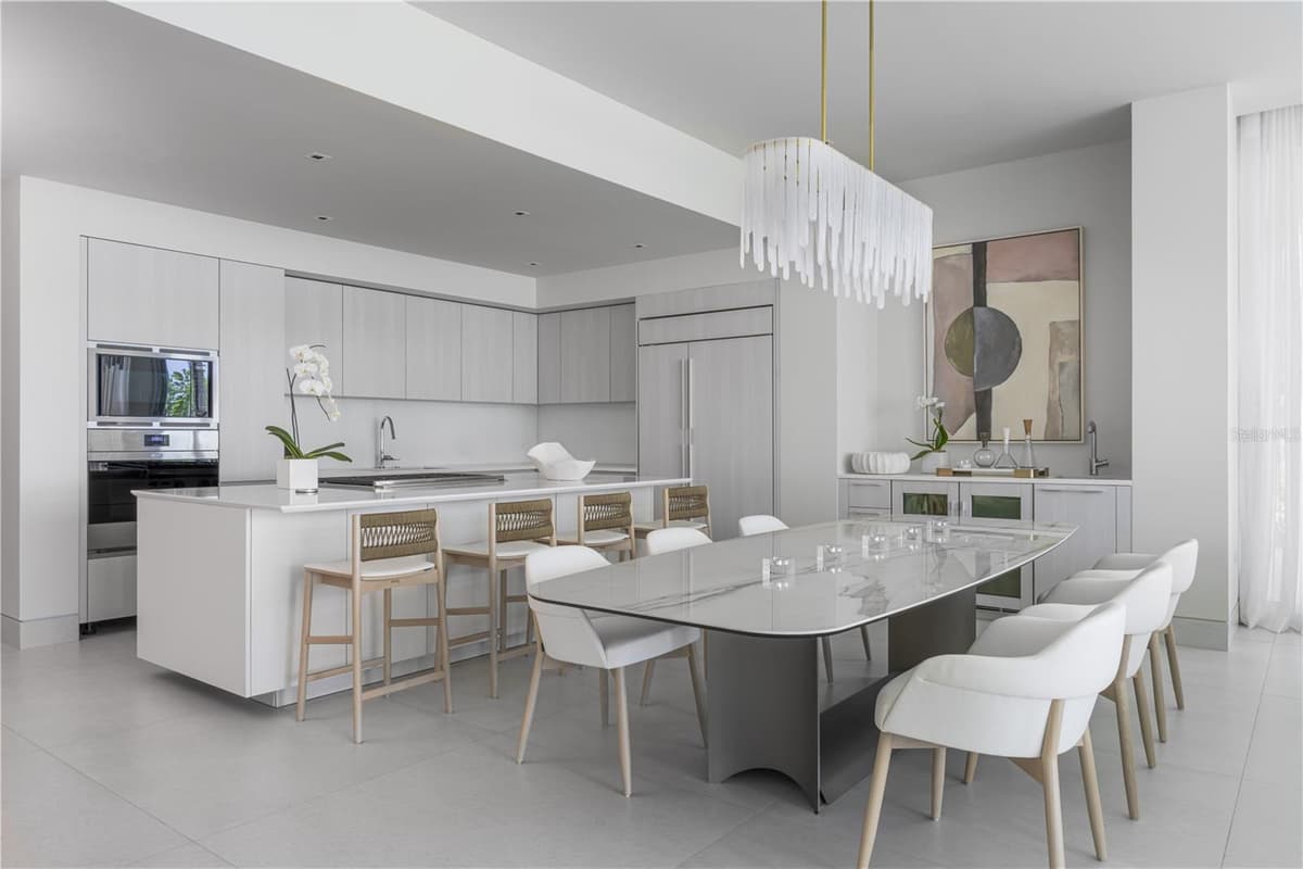 Ocean Drive FOUR SEASONS PRIVATE RESIDENCES — photo 3 of 10