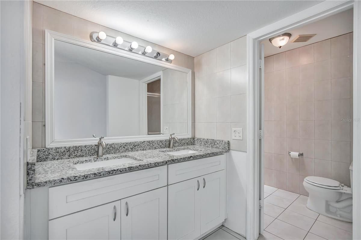 2577 DERBYSHIRE CIRCLE — photo 15 of 37