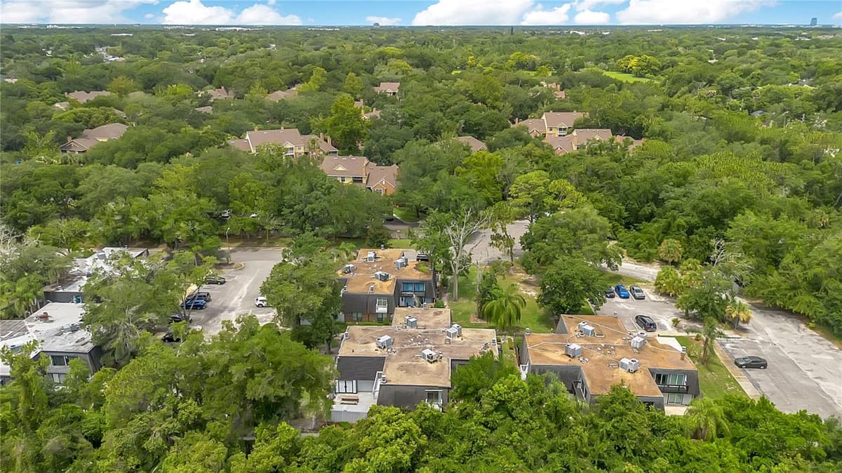 2577 DERBYSHIRE CIRCLE — photo 36 of 37
