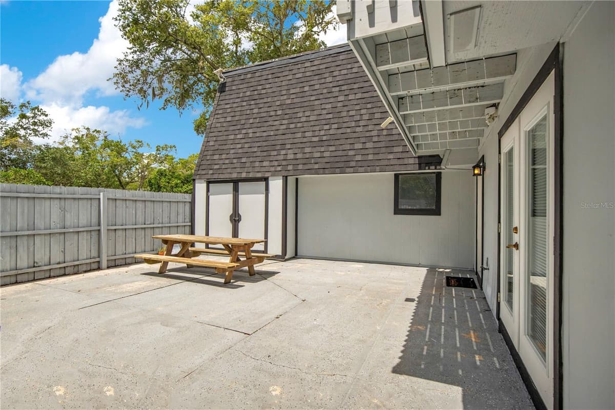2577 DERBYSHIRE CIRCLE — photo 30 of 37