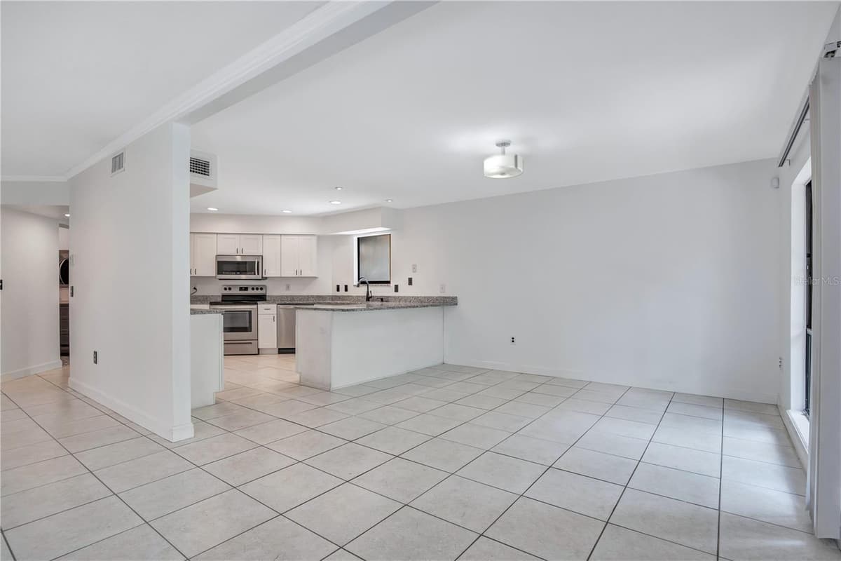 2577 DERBYSHIRE CIRCLE — photo 13 of 37