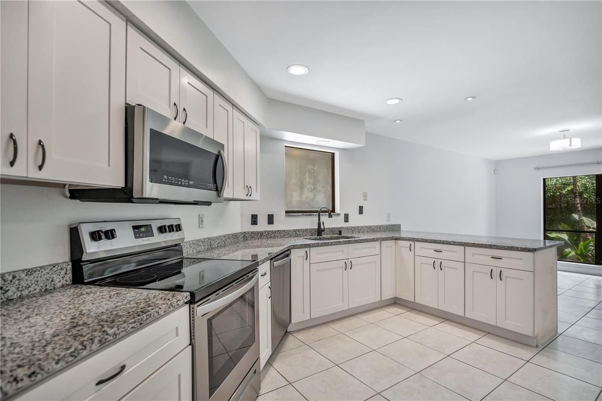 2577 DERBYSHIRE CIRCLE — photo 11 of 37
