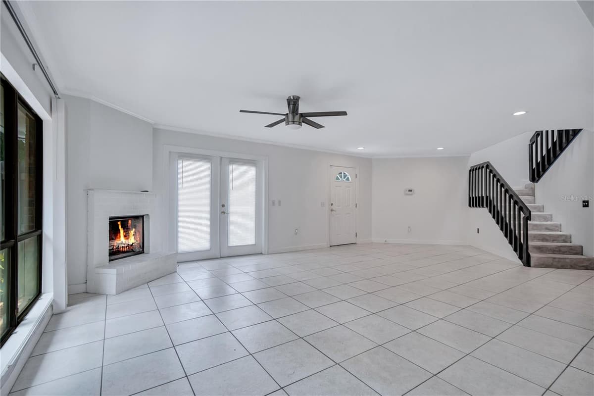 2577 DERBYSHIRE CIRCLE — photo 5 of 37