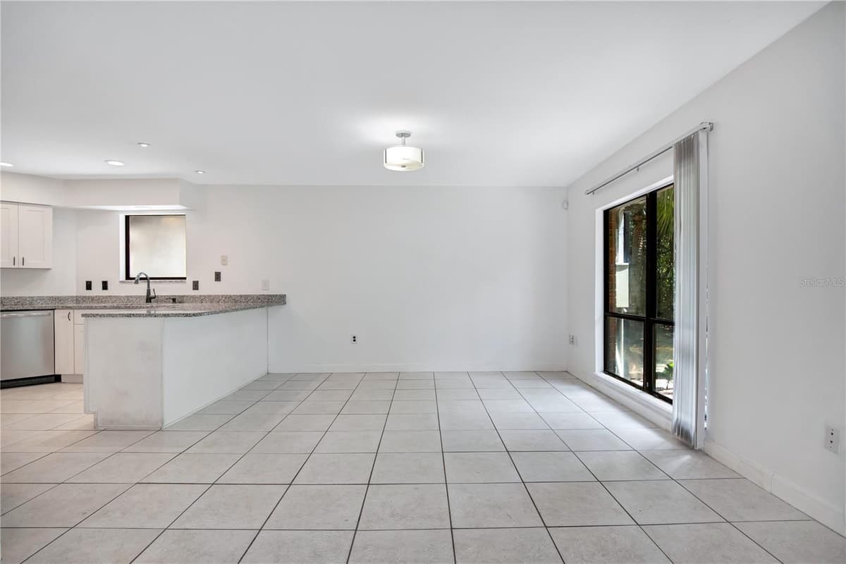 2577 DERBYSHIRE CIRCLE — photo 12 of 37
