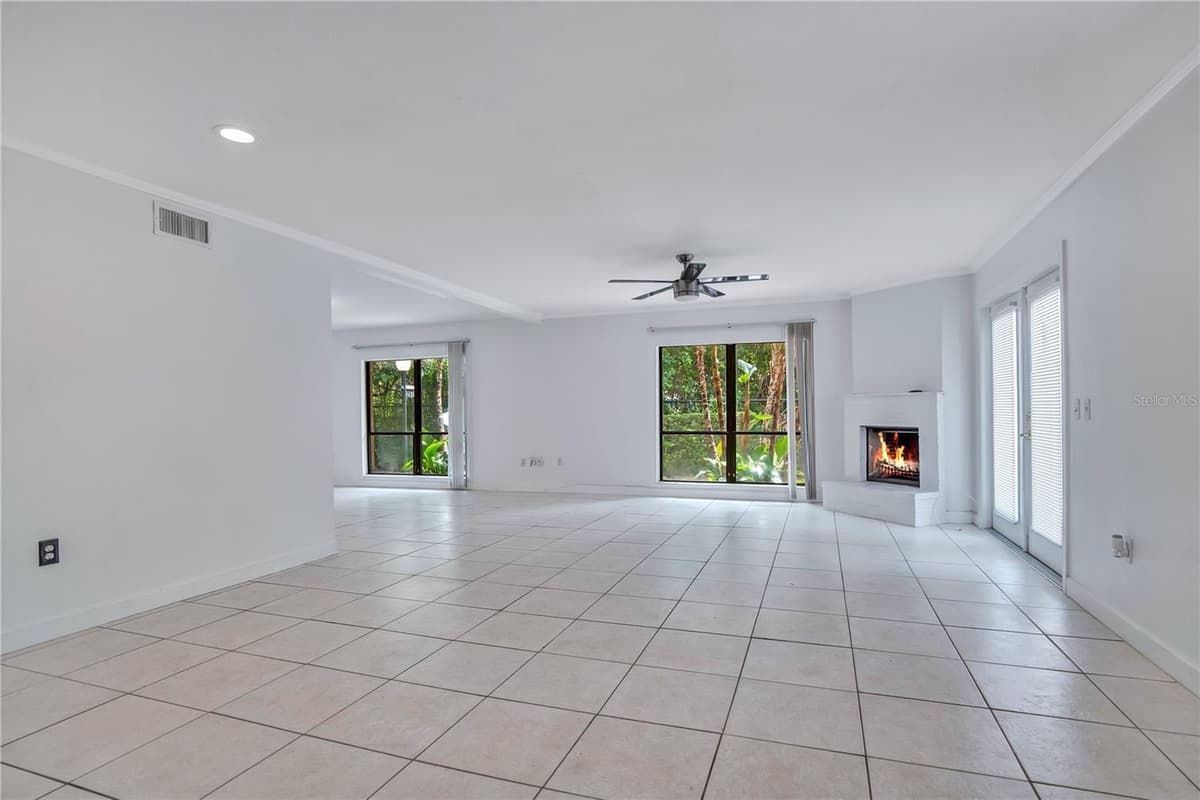 2577 DERBYSHIRE CIRCLE — photo 7 of 37